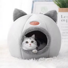 Cama tipo casa para gato