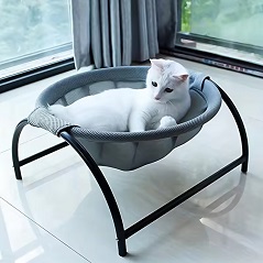 Cama pequeña elevada para gato